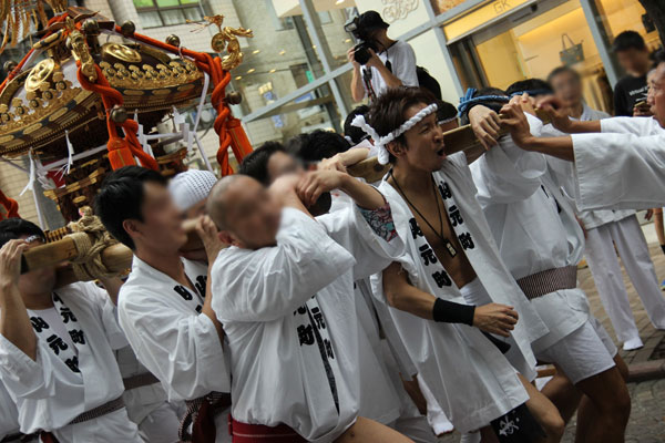 2016年祭礼 御神輿練りの画像