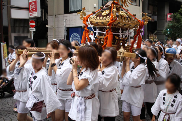 2016年祭礼 御神輿練りの画像