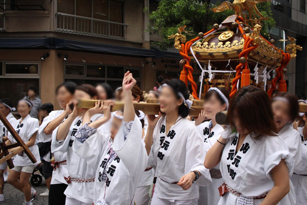 2016年祭礼 御神輿練りの画像
