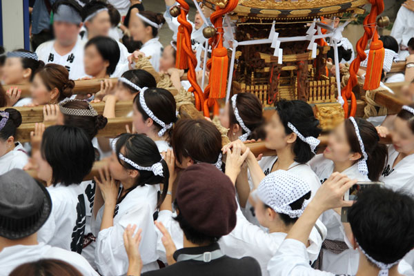 2016年祭礼 御神輿練りの画像