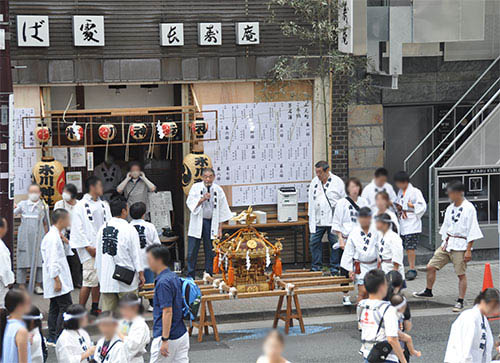2023年麻布山元町 秋祭り 子供神輿 神酒所前の画像