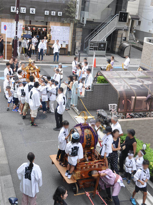 2023年麻布山元町 秋祭り 子供神輿と山車 出発の画像